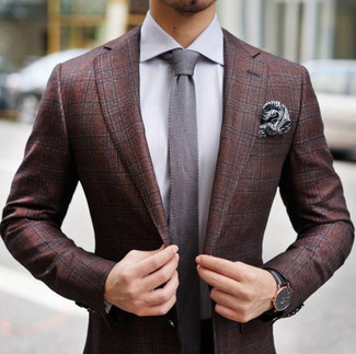 Charcoal Pocket Square Smart Casual Outfits: To pull together a casual outfit with an urban spin, wear a burgundy plaid blazer with a charcoal pocket square.