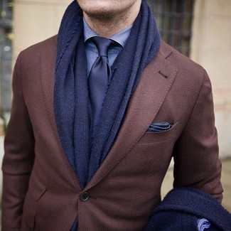 Dark Brown Wool Blazer Warm Weather Outfits For Men: A dark brown wool blazer and a blue chambray dress shirt are worth being on your list of bona fide menswear must-haves.