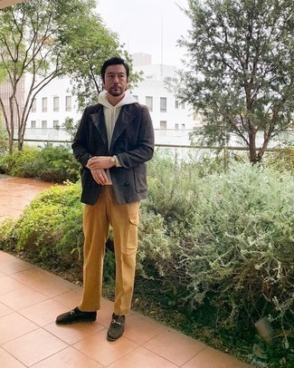 Tobacco Cargo Pants Outfits: This pairing of a dark brown blazer and tobacco cargo pants is indisputable proof that a pared down casual getup doesn't have to be boring. Feeling inventive today? Smarten up this ensemble by slipping into a pair of dark green suede loafers.