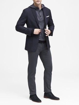 Black Suede Desert Boots Outfits: For an ensemble that's street-style-worthy and casually classic, choose a navy blazer and charcoal chinos. Complement this outfit with black suede desert boots et voila, this getup is complete.