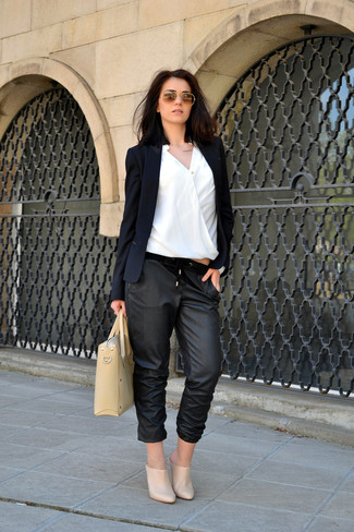 Yellow Sunglasses Outfits For Women: For an ensemble that's super easy but can be styled in many different ways, go for a black blazer and yellow sunglasses. Kick up this look by sporting a pair of beige leather mules.