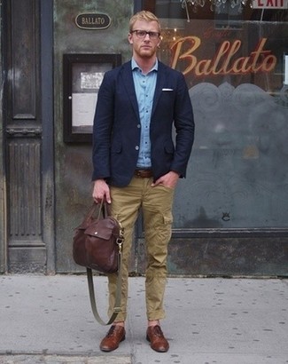 Tobacco Leather Briefcase Outfits: A navy blazer and a tobacco leather briefcase are a perfect combo to wear on weekend days. To give this outfit a sleeker finish, why not add brown leather oxford shoes to the equation?