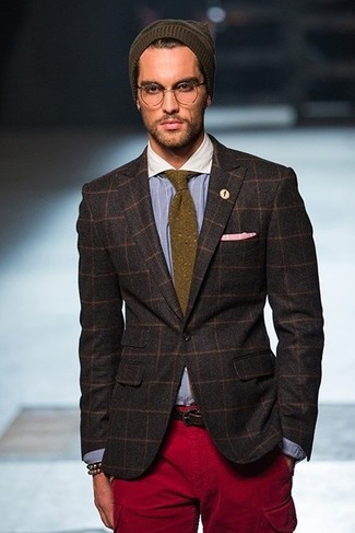Tobacco Check Blazer Outfits For Men: This laid-back pairing of a tobacco check blazer and burgundy cargo pants will draw attention wherever you go.
