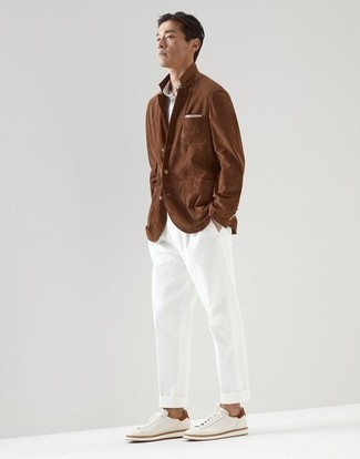 Brown Suede Blazer Outfits For Men: Combining a brown suede blazer and white chinos is a fail-safe way to inject your styling arsenal with some laid-back elegance. White leather low top sneakers will bring a more dressed-down aesthetic to the look.
