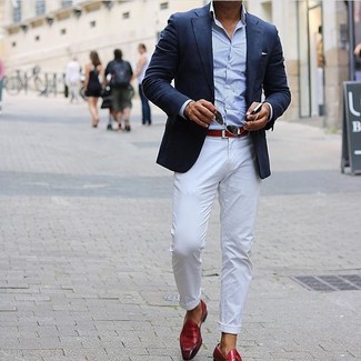 Burgundy Leather Tassel Loafers Outfits: A navy blazer and white chinos will add smart style to your day-to-day routine. Display your classy side by finishing off with burgundy leather tassel loafers.