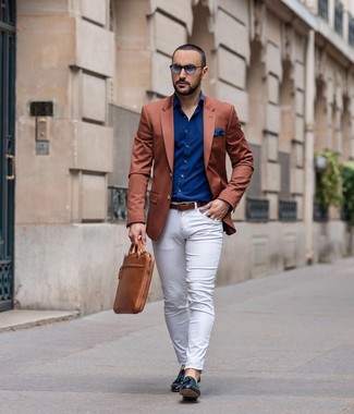 Tobacco Blazer Outfits For Men: A tobacco blazer and white chinos teamed together are a sartorial dream for guys who prefer casually smart styles. And if you want to effortlessly smarten up your outfit with shoes, why not add black leather tassel loafers to the equation?