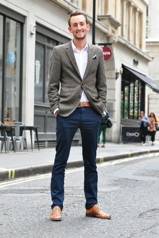Reach for a grey wool blazer and navy chinos for a neat classy ensemble. Don't know how to finish this look? Wear a pair of tan leather oxford shoes to turn up the classy factor.