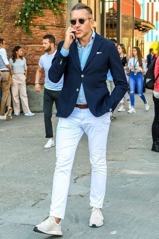 White Pocket Square Casual Outfits: Who said you can't make a style statement with a laid-back outfit? Turn every head around in a navy blazer and a white pocket square. White athletic shoes are a savvy pick to complete your look.
