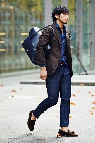 Dark Brown Blazer Outfits For Men: A dark brown blazer and navy chinos worn together are a perfect match. Shake up this look by sporting dark brown suede tassel loafers.