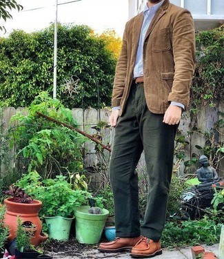Tobacco Leather Desert Boots Outfits: For a casually classy getup, pair a tan corduroy blazer with dark green chinos — these pieces play beautifully together. Consider tobacco leather desert boots as the glue that ties this look together.