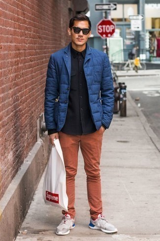 Navy Blazer Casual Outfits For Men: Teaming a navy blazer with tobacco chinos is an on-point choice for a casually stylish outfit. A pair of grey athletic shoes immediately amps up the cool of your outfit.