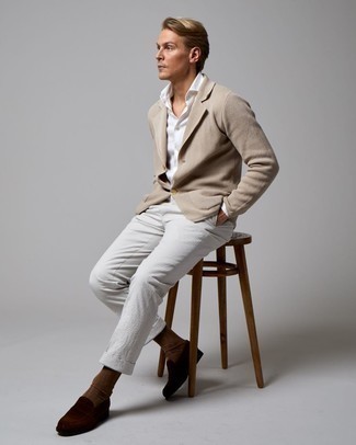 Beige Knit Blazer Outfits For Men: You'll be amazed at how easy it is for any guy to get dressed like this. Just a beige knit blazer and white chinos. Introduce a pair of dark brown suede loafers to your look to easily kick up the classy factor of any look.