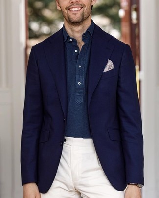 Tan Print Pocket Square Summer Outfits: A navy blazer and a tan print pocket square worn together are a perfect match. When sunny days set in you're looking for an outfit to keep you comfortable and sharp –– this look is just what you need.
