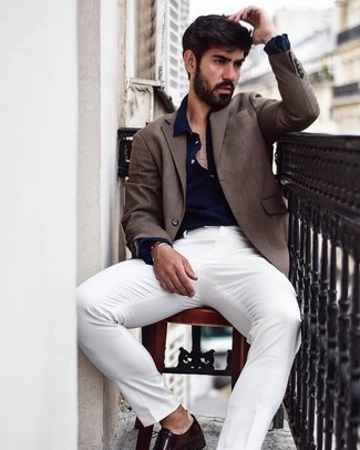Dark Brown Suede Oxford Shoes Outfits: Opt for a brown blazer and white dress pants to have all eyes on you. For maximum impact, introduce a pair of dark brown suede oxford shoes to the equation.