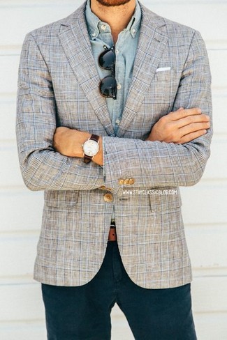 Charcoal Plaid Blazer Outfits For Men: A charcoal plaid blazer and navy jeans combined together are the ideal look for gents who appreciate casual styles.