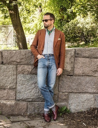 Green Bandana Outfits For Men: This casual pairing of a tobacco blazer and a green bandana is clean, stylish and extremely easy to imitate. To give this ensemble a more elegant touch, why not introduce brown leather loafers to this outfit?