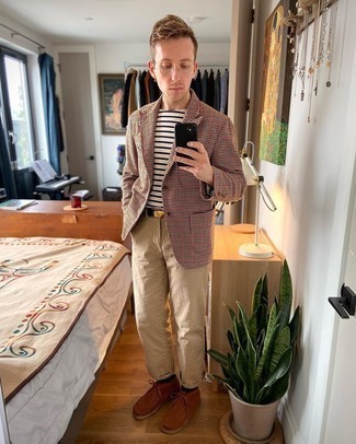 Burgundy Houndstooth Blazer Outfits For Men: The go-to for a neat and stylish outfit? A burgundy houndstooth blazer with khaki chinos. Complement this look with brown suede desert boots and ta-da: the ensemble is complete.
