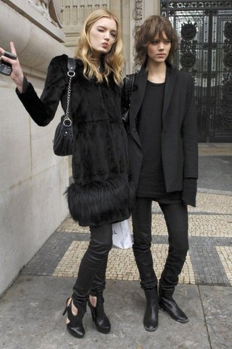 Women's Black Blazer, Black Long Sleeve T-shirt, Black Skinny Jeans, Black Leather Chelsea Boots