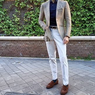Dark Brown Leather Belt Outfits For Men: A tan linen blazer and a dark brown leather belt are a relaxed combo that every modern guy should have in his casual routine. You can get a bit experimental in the shoe department and spruce up your ensemble by finishing with a pair of dark brown suede tassel loafers.