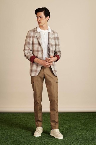 Beige Cargo Pants Outfits: For a casual and cool look, rock a brown plaid blazer with beige cargo pants — these items work really nice together. Go down a more casual route with footwear by sporting a pair of beige leather low top sneakers.