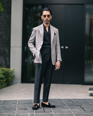 Black Gingham Blazer Outfits For Men: Channel your inner Bond and try pairing a black gingham blazer with black dress pants. If not sure as to what to wear in the footwear department, complete this ensemble with a pair of black embroidered velvet loafers.