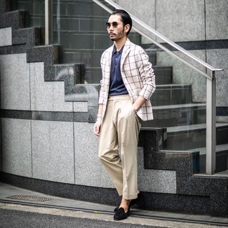 Silver Sunglasses Outfits For Men: This outfit with a white check blazer and silver sunglasses isn't super hard to pull off and is easy to change throughout the day. And if you wish to effortlessly spruce up your ensemble with one single piece, introduce black suede tassel loafers to the equation.