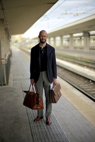 Brown Leather Holdall Summer Outfits For Men In Their 30s: If you're looking for a casual street style and at the same time seriously stylish outfit, pair a navy blazer with a brown leather holdall. Brown leather loafers will easily lift up even your most comfortable clothes. There are a ton of ways to look neat and get through the heatwave, and this here is one of them. A great example of how to dress well as you turn 30.