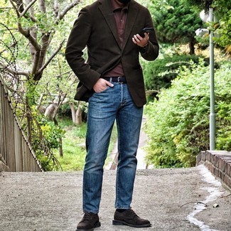 Brown Suede Brogues Outfits: A dark brown blazer and blue jeans are among those versatile pieces that have become the key elements in our menswear arsenals. For a more sophisticated feel, enter a pair of brown suede brogues into the equation.