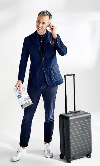 Charcoal Suitcase Outfits For Men: Why not consider wearing a navy blazer and a charcoal suitcase? As well as totally comfortable, these pieces look great when paired together. Up the formality of your outfit a bit by wearing white leather low top sneakers.