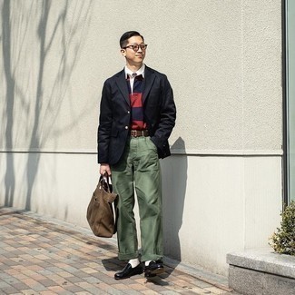 Olive Chinos Outfits: Choose a black blazer and olive chinos to exude manly refinement and class. Black leather loafers will easily dress up this look.