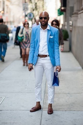 Aquamarine Blazer Outfits For Men: For a fail-safe smart casual option, you can rely on this combination of an aquamarine blazer and white chinos. Showcase your refined side by finishing off with brown leather tassel loafers.