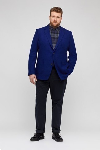 Navy Blazer Outfits For Men: When it comes to timeless sophistication, this combo of a navy blazer and black chinos doesn't disappoint. Balance your outfit with a more sophisticated kind of shoes, like this pair of black leather derby shoes.