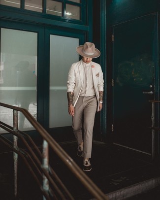 Tan Straw Hat Outfits For Men: A beige linen blazer and a tan straw hat matched together are a great match. Kick up the dressiness of your getup a bit by slipping into beige canvas tassel loafers.