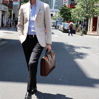 Briefcase Outfits: The best foundation for a neat laid-back getup? A beige blazer with a briefcase. If you want to feel a bit smarter now, introduce a pair of black leather loafers to this ensemble.