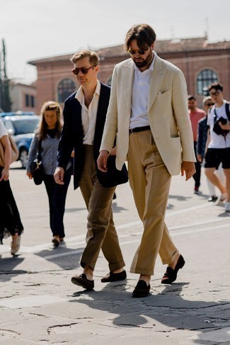 Dark Brown Suede Belt Outfits For Men: This laid-back combination of a beige blazer and a dark brown suede belt is extremely easy to throw together in no time, helping you look awesome and prepared for anything without spending a ton of time searching through your wardrobe. For a more polished take, complement this outfit with dark brown suede loafers.