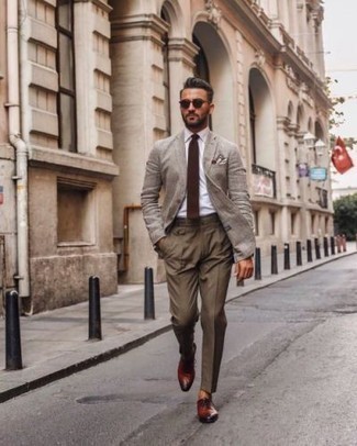 Tobacco Tie Outfits For Men: We love the way this combination of a grey linen blazer and a tobacco tie immediately makes men look polished and stylish. Grab a pair of tobacco leather oxford shoes et voila, the outfit is complete.