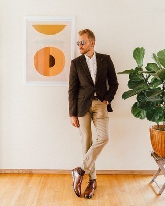 Brown Socks Outfits For Men: Combining a dark brown check blazer with brown socks is a savvy idea for a laid-back yet seriously stylish ensemble. Go ahead and complete your ensemble with a pair of tobacco leather derby shoes for an added touch of polish.
