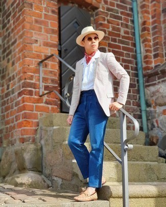 Bandana Outfits For Men: Look incredible without really trying by opting for a beige corduroy blazer and a bandana. Feeling bold today? Shake things up by finishing off with a pair of tan print suede loafers.