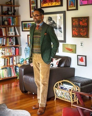 Dark Green Sweater Vest Outfits For Men: Hard proof that a dark green sweater vest and khaki corduroy dress pants look amazing when matched together in an elegant ensemble for today's gent. Got bored with this look? Introduce a pair of brown leather brogues to change things up a bit.