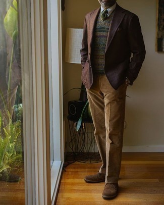 Olive Sweater Vest Outfits For Men: An olive sweater vest looks so elegant when worn with khaki corduroy dress pants for an outfit worthy of a complete gent. Complement this getup with brown suede desert boots to bring a hint of stylish nonchalance to this outfit.