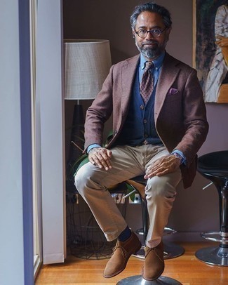 Purple Pocket Square Outfits: A brown wool blazer and a purple pocket square are indispensable staples if you're piecing together a casual wardrobe that matches up to the highest menswear standards. Got bored with this outfit? Introduce brown suede desert boots to change things up a bit.