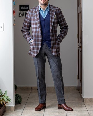 Brown Wool Blazer Outfits For Men: You're looking at the undeniable proof that a brown wool blazer and charcoal wool dress pants look amazing when combined together in a polished look for today's gentleman. Let your sartorial expertise really shine by completing your ensemble with a pair of dark brown leather chelsea boots.