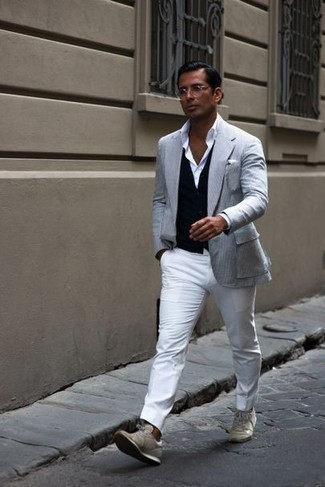 Grey Blazer Warm Weather Outfits For Men: Combining a grey blazer and white chinos is a guaranteed way to breathe an elegant touch into your styling rotation. For something more on the cool and laid-back side to finish off this look, rock a pair of beige athletic shoes.