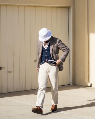 Bucket Hat Outfits For Men: We give a big thumbs up to this casual street style combo of a dark brown gingham blazer and a bucket hat! Balance this ensemble with a more sophisticated kind of shoes, such as this pair of brown suede desert boots.