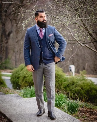 Grey Dress Pants Outfits For Men: Teaming a navy blazer and grey dress pants is a fail-safe way to infuse your styling routine with some rugged sophistication. And if you want to instantly dial down this outfit with a pair of shoes, why not introduce dark brown leather chelsea boots to the mix?