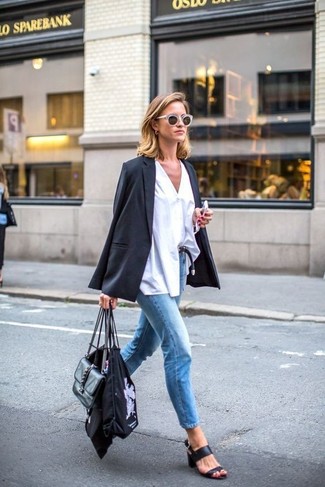 White Tunic Outfits: A white tunic and blue skinny jeans are a good outfit formula to have in your closet. For something more on the smart end to finish your getup, introduce a pair of black leather heeled sandals to the equation.