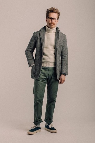Navy and White Canvas Low Top Sneakers Outfits For Men: When the occasion calls for a sophisticated yet knockout ensemble, wear a grey wool blazer with dark green chinos. For a more casual finish, complement this ensemble with navy and white canvas low top sneakers.