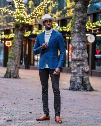 Tobacco Leather Chelsea Boots Outfits For Men: A blue wool blazer and dark brown chinos are absolute must-haves if you're picking out a classic and casual wardrobe that holds to the highest fashion standards. Finishing with a pair of tobacco leather chelsea boots is a guaranteed way to bring a bit of flair to this outfit.