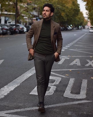 Dark Green Turtleneck Outfits For Men: This off-duty combination of a dark green turtleneck and dark brown chinos is capable of taking on different moods depending on how you style it. Dark brown leather oxford shoes will spruce up any ensemble.