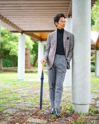 Black Pocket Square Outfits: This modern casual combination of a grey plaid blazer and a black pocket square is super easy to pull together without a second thought, helping you look stylish and prepared for anything without spending a ton of time going through your wardrobe. Perk up your ensemble by finishing off with black leather chelsea boots.